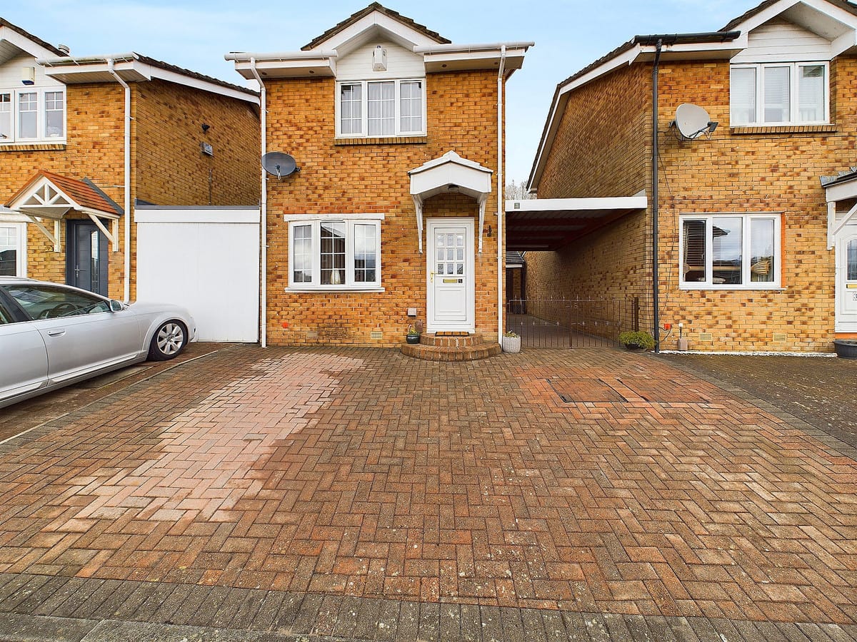 Woodhill Crescent, North Ayrshire, Irvine, KA11 1QR